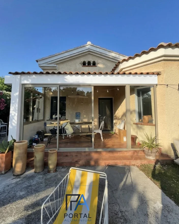 Maison avec pergola, simulation IA